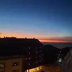LIVING SIERRA NEVADA, céntrico, vistas, zona baja Montblanc Apartamento *